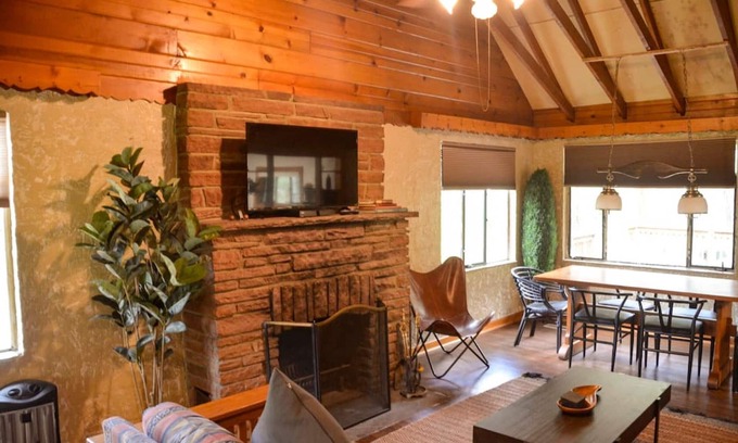 Drake Hotel | Duplex Cabin (#13) at The Woolly Bugger Inn