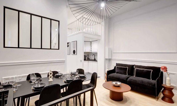 Charonne Apartment | Duplex de Luxe avec billard et baignoire