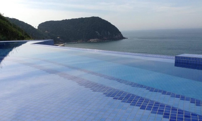 Peninsula House | Duplex two suites Cove Guarujá, Air conditioning in 2 suites. and room.