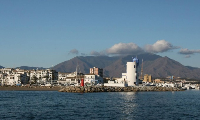 Castillo de Sabinillas Apartment | Duquesa (El Castillo, Manilva) BeachFront complex/GF2Bed2Bath/AirCon/WiFI/Garage