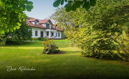 gmina Moszczenica House | Dwór w Kiełczówce