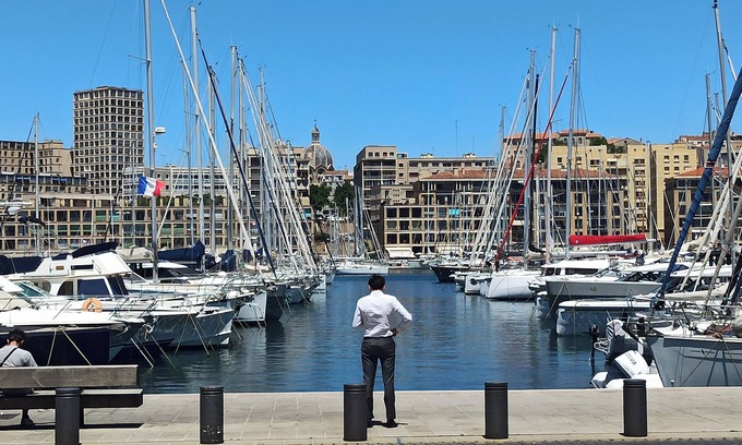 7th Arrondissement Apartment | Dynamic and central, this elegant duplex near the old port