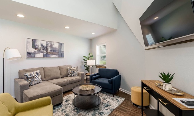 Tuscaloosa House | Dynasty Dome 901 - Book for Football Season!