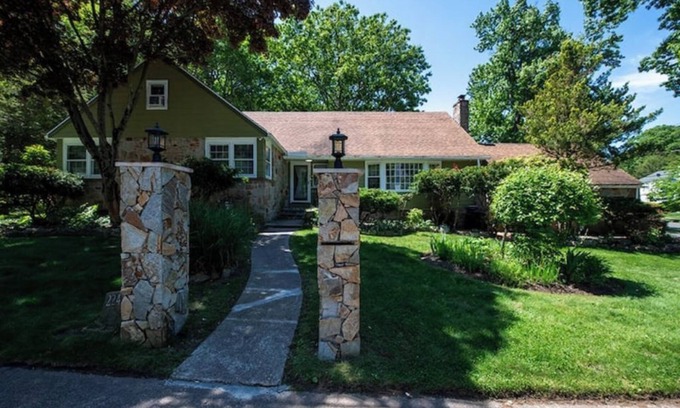 West New Haven House | E&E Spacious Home Retreat - Near Yale and Downtown