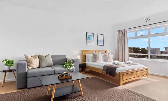 Three Anchor Bay Apartment | E1 Ventnor House - Studio Apartment, Sleeps 2