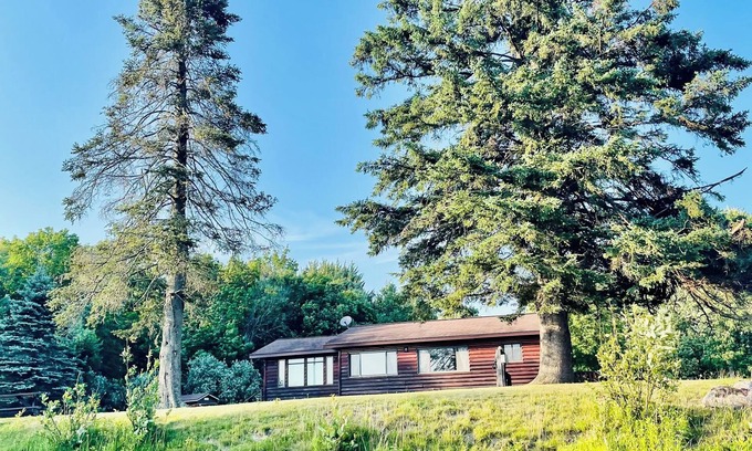 Winter Cabin | EAGLE LODGE - Large log cabin on the E. Fork of Chippewa River