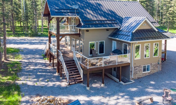 Nordegg House | Eagle Ridge Chalet in beautiful Nordegg, Alberta