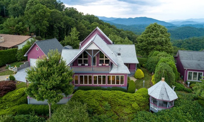 Whittier House | Eagle's Nest Lodge and Apts