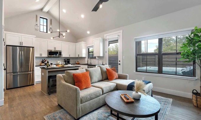 Fredericksburg House | Eagle's Nesting 104 - Hot Tub, Close to Downtown