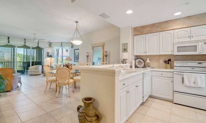 Tropical Cove Condo | Eagle View Haven at Lexington CC Golf Village