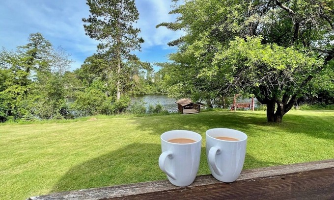 Eagle River House | Eagles Bend Lake House, Located on The Chain of Lakes