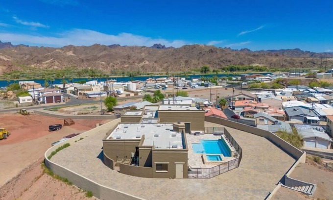 Parker Strip House | Eagles Lair Summary:
