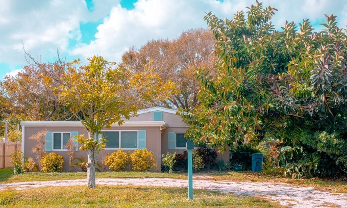 Vero Beach House | Early Bird Summer Special Weekly Discounts Hibiscus House