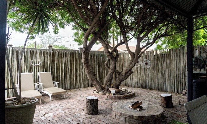 Oudtshoorn Bed & Breakfast | Earthbound B&B