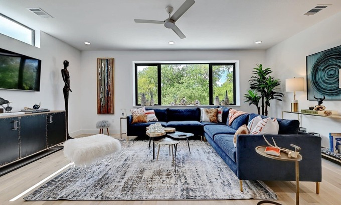 MLK House | East Austin Condo with Rooftop Deck - Quinn