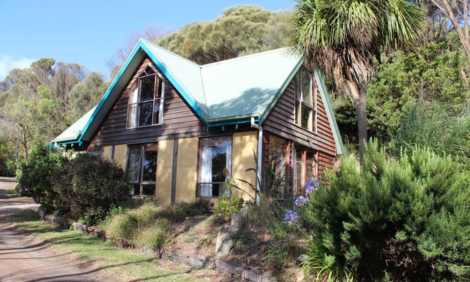 Port Campbell Hotel | Eastern Reef Cottages