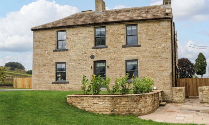 Mickleton House | EASTFIELD FARM, family friendly, with hot tub in Mickleton, Teesdale