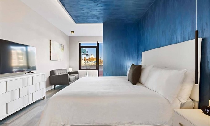 Port Morris Hotel | Easy access to I-87 King Studio | Near Stadium