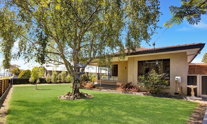 Eagle Point House | Easy access to the Gippsland Lakes and walking tracks