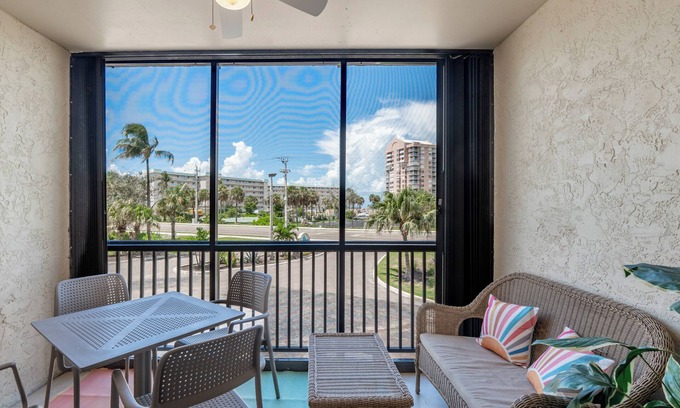 South Island Condo | ☀️Easy Beach Access | Great Amenities | Santa Maria 104- The Sunnyside☀️