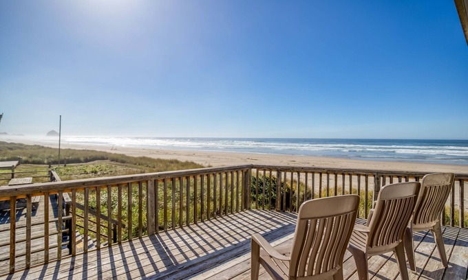 Tierra Del Mar House | Easy-Going Fun in this Five-Bedroom Oceanfront Home with Private Beach Access