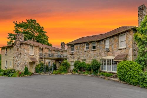 Laurel Park Bed & Breakfast | Echo Mountain Inn