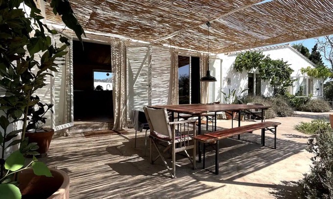 Torroella de Montgri Cottage | Eco house en la playa. Reserva natural Illes Medes