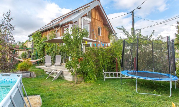 Ailly-sur-Noye House | Eco House With Swimming Pool, BBQ, Trampoline And Cat. Pet friendly