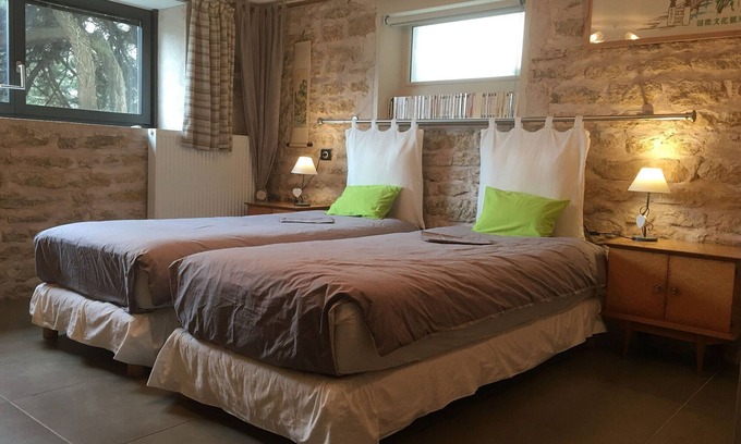 Sancy Bed & Breakfast | Ecogite with Terrace and Private Garden for Families