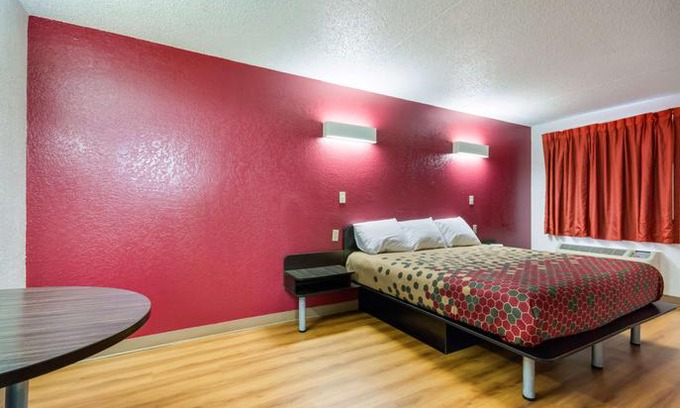 Del City Hotel | Econo Lodge Del City