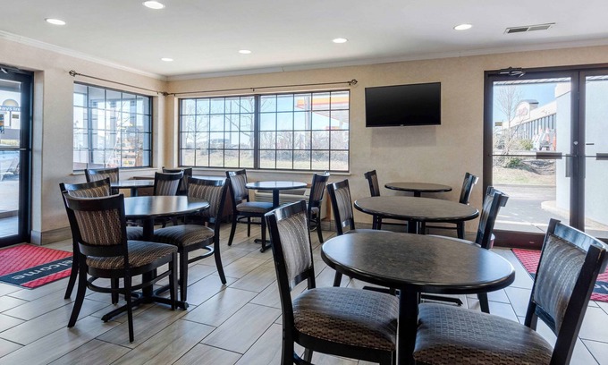 Lexington Hotel | Econo Lodge Lexington Southeast