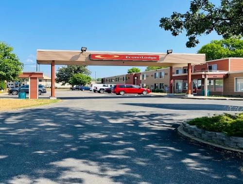 Waite Park Cabin | Econo Lodge