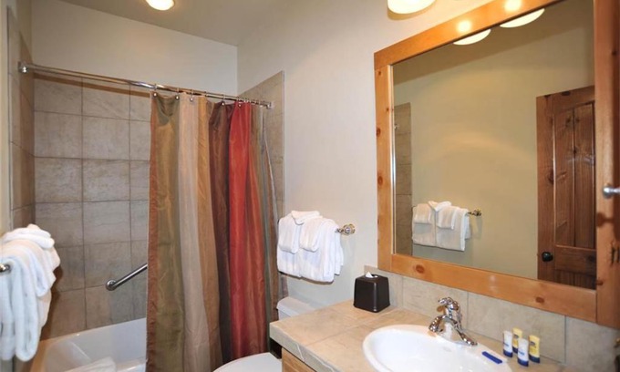 Vista Point House | Economically Priced In Town 4 Bedroom Private Home - 120 Rachel Lane
