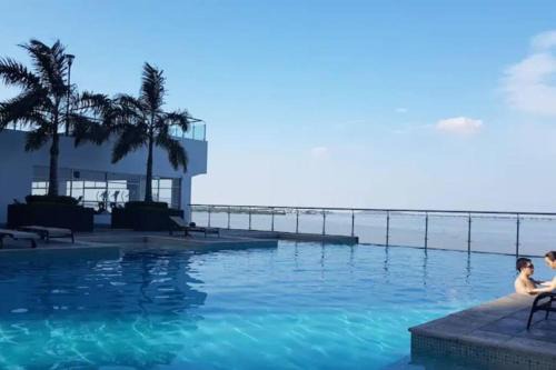 Puerto Santa Ana Apartment | Ecusuites Room Emporium con Jacuzzi privado