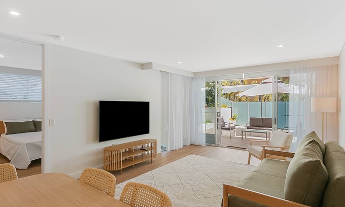 Coolangatta Apartment | Eden Apartments Unit 102 Modern apartment easy walk to beaches, clubs and shopping with Wi-Fi Inc.