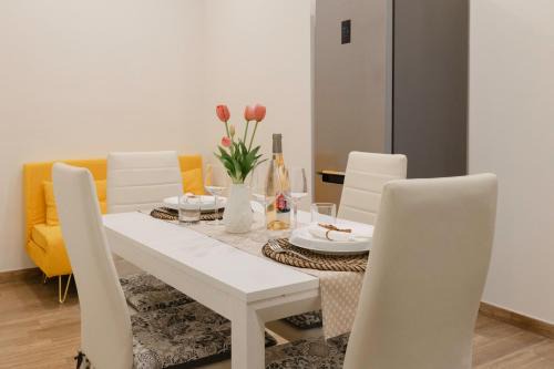 Molfetta Apartment | Eden Suite - Central Apartment with Balcony - Molfetta