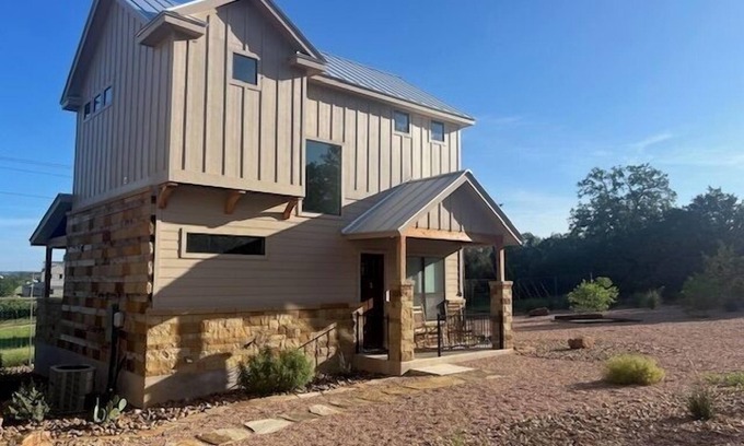 Fredericksburg House | Edge of Main 3-Vineyard views!