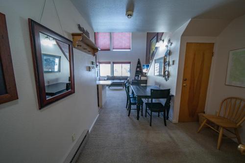 Lakeside Village House | Edgewater 1448 by SummitCove Lodging