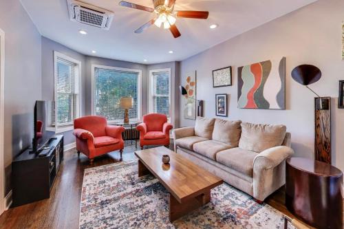 Edgewater Apartment | Edgewater King 1 Bd - Near Loyola, Beach &Andersonville