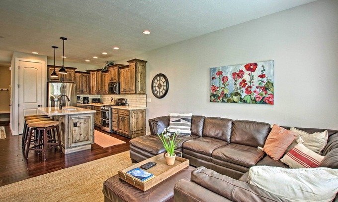 Ogden House | Edgewater Townhome ~ 7 Mi to Snowbasin Resort