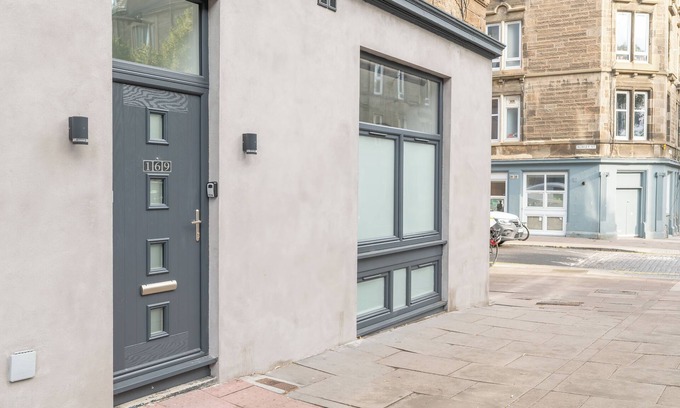 Leith Apartment | Edinburgh City Centre | Main Entrance | Entire Aprt | 4Bedroom | Newly Remodeled