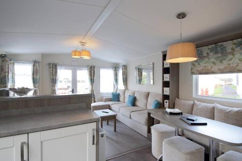 Prestonpans House | Edinburgh - Seton Sands-Cameo Caravan-Pet Friendly
