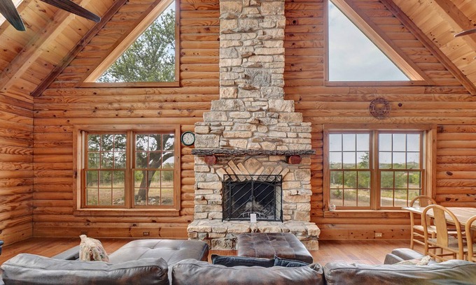 Burnet Cabin | Ehad Ranch- Log Cabin on 25 acres w/ Horse Corral