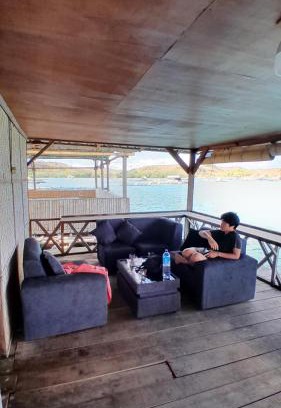 Jerowaru House | Ekas beach floating houuse and resto