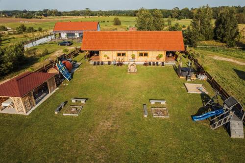 Jedwabno House | Eko dom bliźniak z Bala Brajniki