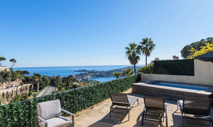 Villefranche-sur-Mer Ski Chalet | Elégance, sérénité et vue d'exception sur la rade