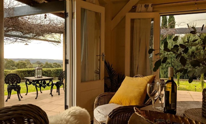 Elevated Plains House | El Camino country cottage with terrace and stunning views