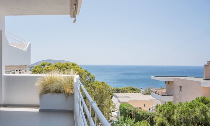 Saronida Apartment | El Mar Seaview Penthouse, 2 BDR, 7’ from beach, renovated
