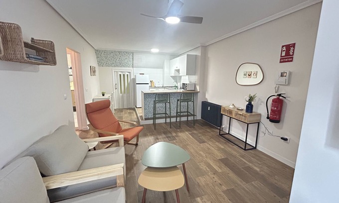 Oviedo City Centre Apartment | El Rubio de Campoamor-Apartment-City-Ensuite with Shower