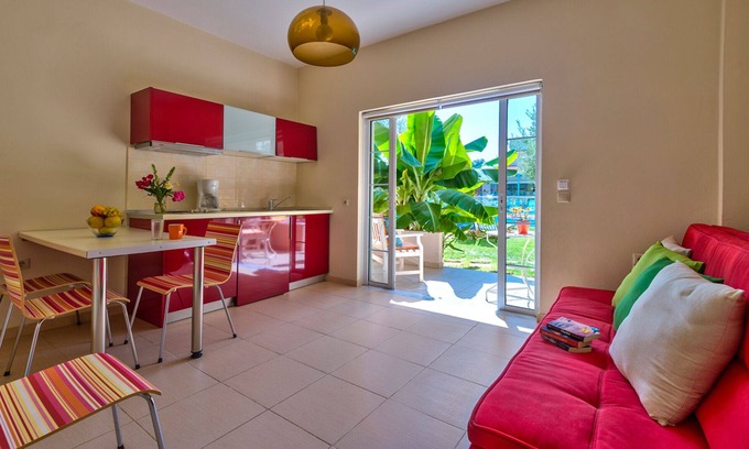 Daratsos Apartment | “ELEA 4” - Cozy Apartment with Swimming Pool Near the Sea